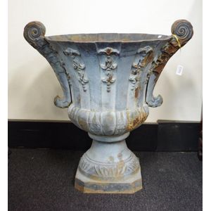 Vintage large iron garden flower pot Roman urn style design,…