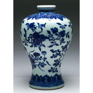 Chinese blue and white Meiping shaped vase, decorated with&hellip;