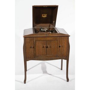 HMV model 127 console Gramophone c.1927 oak cased, with needles…