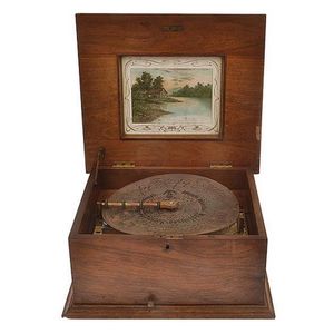A walnut cased Polyphon flat bed Symphonium the hinged square…