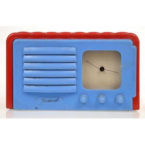 A Federal Bakelite radio. Red and mid-blue case, a/f