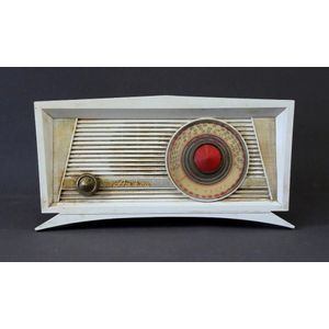 1950s Astor table radio. Arch footed, plastic cased. Length 33…