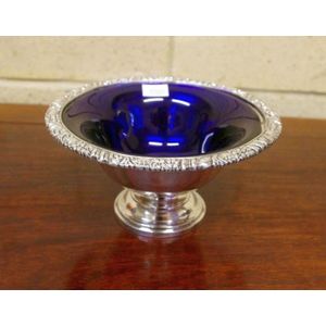 Hardy Bros. silver plated bowl, with blue glass liner, 15.5 cm…
