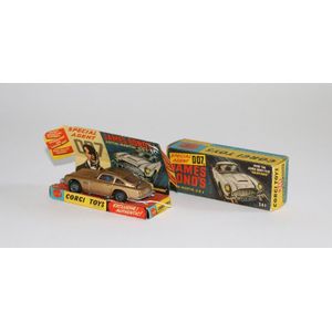 Corgi 261, James Bond - Aston Martin D.B.5, in metallic gold.…