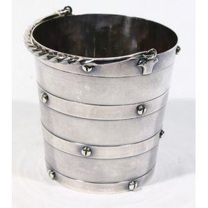 A silver-plate ice bucket, height 14.5 cm, diameter 14.5 cm