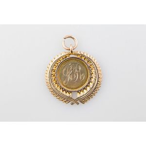 New Zealand 9ct medallion, engraved initialled circle disc…