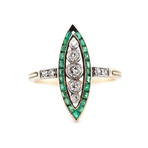 Antique diamond and emerald set 15ct yellow gold ring. Of…