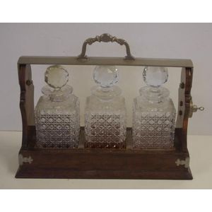 Antique English 3 decanter tantalus by Betjemanns, London, 41.5…