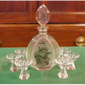 Art Deco liqueur set, comprising 6 glasses & decanter, chip to…