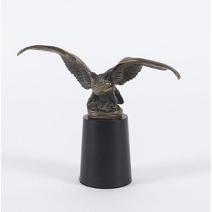 A French 'Spread Eagle' car mascot by G. Paillet for a. E.…