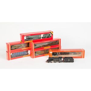 Hornby: Oo Scale steam locomotives with tenders, comprising R.…