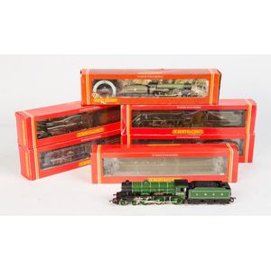 Hornby: Oo Scale steam locomotives with tenders, comprising R.…
