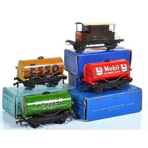 Eight early Hornby Dublo D1 goods rolling Stock includes SR…