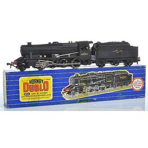Hornby Dublo 3224 2-8-0 BR 8F goods loco & tender (3 rail)…