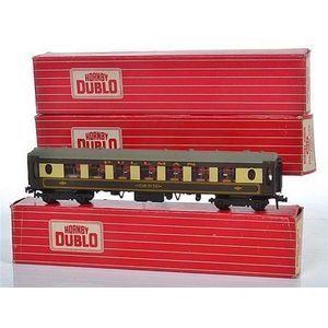 Three Hornby Dublo Pullman cars includes 4035 1st class 'Car No…