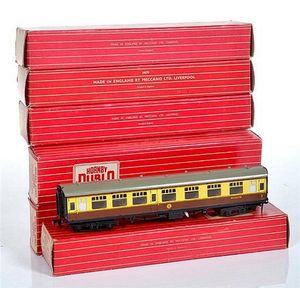 Six Hornby Dublo Super detail Western Region brown/cream…
