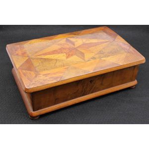 New Zealand specimen wood box with makers card, William Norrie,…