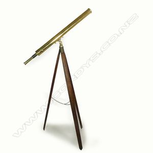 A brass telescope on wooden tripod stand, main tube L.95 cm,…