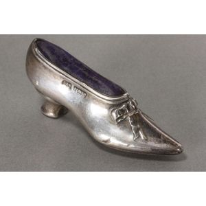 Edwardian sterling silver shoe pin cushion, hallmarked, London,…