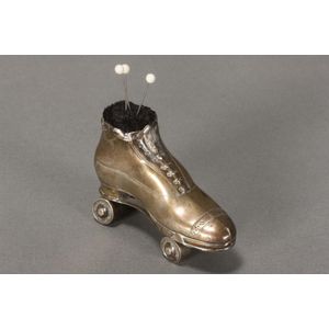 Edwardian sterling silver roller Skate pin cushion hallmarked…