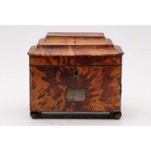 A tortoiseshell tea caddy with two compartments, height 5.5 cm…