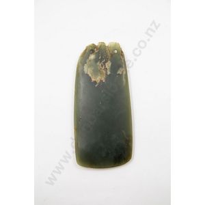 A rare Pre-European pounamu amulet pendant, Kahurangi variety…