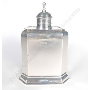 A George V silver tea caddy in Queen Anne style, rectangular…
