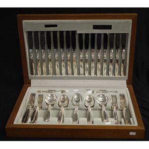 Timber cased Oneida silver plate cutlery set for 8 pattern:…