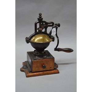 Impressive antique French Peugeot coffee grinder, approx 39 cm…