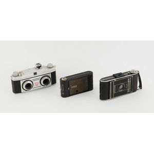 A small group of vintage cameras with an Agfa Billy Clack a…