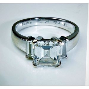 Emerald cut diamond crafted in 18ct white gold and set with a 1.…