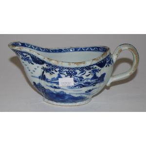C18th Chinese export blue & white sauce boat width 18.5 cm