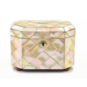 A fine mother of pearl of tea caddy, the hexagonal in form,…