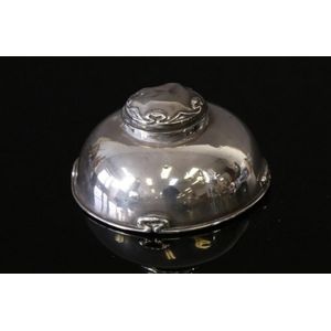 George V hallmarked sterling silver ink well. Birmingham 1912,…