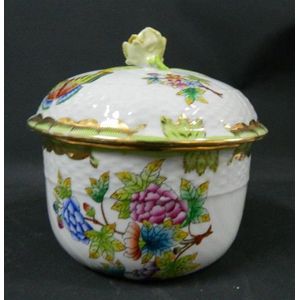 A Herend porcelain trinket box, with flower & butterfly detail