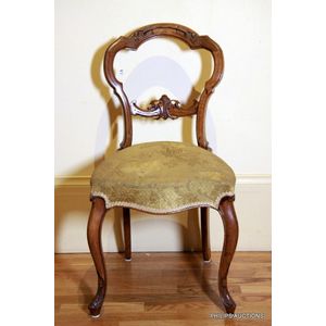 Laurel Crown Victorian Balloon-Back Oval Chair - Mahogany