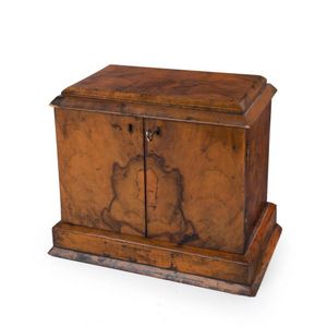 An antique English desk tidy, burr walnut, 19th century, 28 cm…