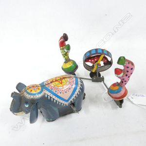 Tin plate wind up circus elephant pulling 3 Clowns, working,…