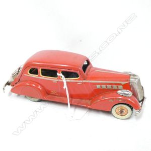 Vintage tin plate red wind up car, length 21.5 cm, working