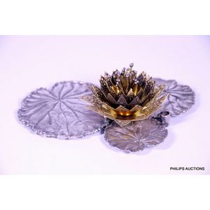 A Stuart Devlin sterling silver 'Lily Pad' candlestick holder,…