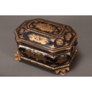 Chinese export ware tea caddy, of sarcophagus form, decorated…