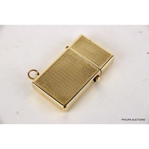 A 9ct gold cigarette lighter, total weight 63g, length 6 cm,…