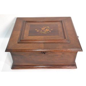 Schutmarke 15 inch Polyphon in walnut case. Serial number 65463.…