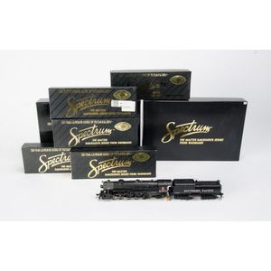 Bachmann Spectrum series: Usra heavy mountain 4-8-2 steam…