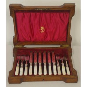 Cased Edwardian silver plated fruit cutlery set for 6, with…