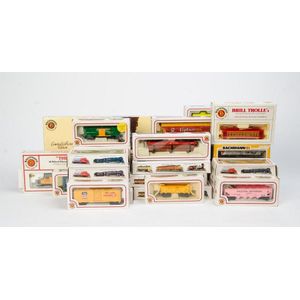 Bachmann: a collection of HO scale rolling stock and 3…