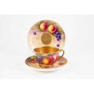 Royal Worcester (England) cups & saucers/trios - price guide and