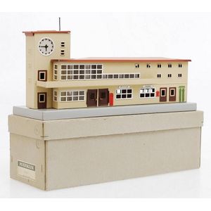 Marklin HO gauge 418/1 station, circa 1950s, cream tinplate…