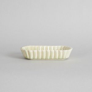 A set of two Crown Lynn dishes, one with a pale green glaze,&hellip;