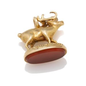 An antique 15ct gold stone set moose fob seal, base set with an&hellip;